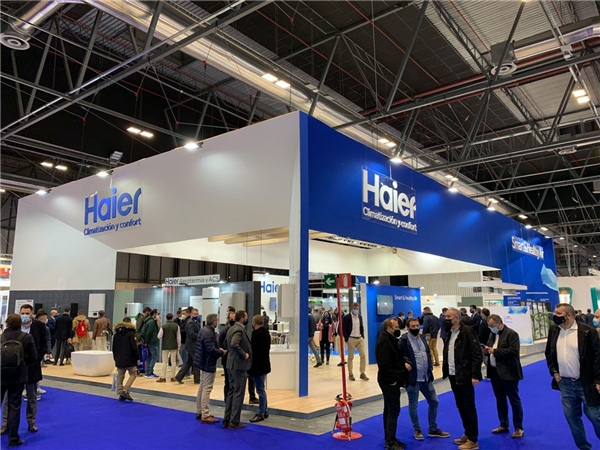 How to highlight the exhibits when displaying commonly used props for booth construction?.jpg